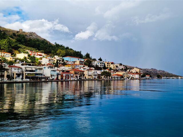 SAKIZ ADASI PASKALYA ROKET SAVAŞLARI 